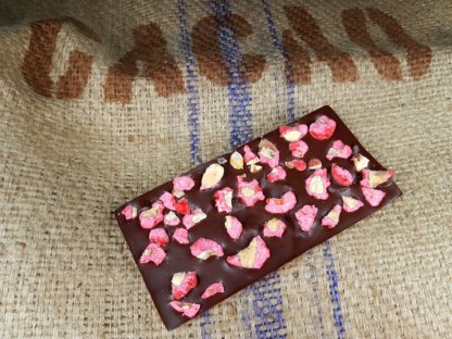 Cass'noisette | Tablette au chocolat noir du Costa Rica 64 % garnie de pralines roses de Lyon