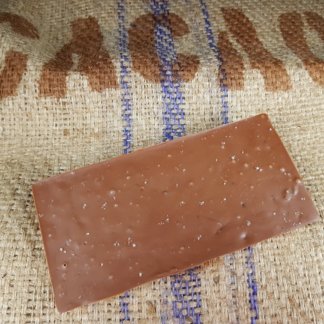 Cass'noisette | Tablette au chocolat au lait du Vietnam 45 % aux éclats de caramel et fleur de sel