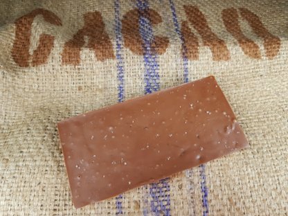 Cass'noisette | Tablette au chocolat au lait du Vietnam 45 % aux éclats de caramel et fleur de sel
