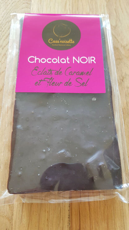 Cass'noisette | Tablette au chocolat noir du Costa Rica 64 % aux éclats de caramel et fleur de sel