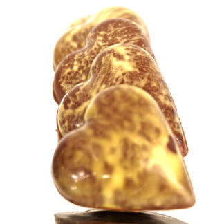 Cass'noisette | Coeurs en chocolat au lait fourrés d'une ganache aux fruits de la passion