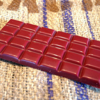 Cass'noisette | Tablettes framboise, toute la douceur du chocolat blanc, éveillée par des notes de framboises cuites et confiturées.