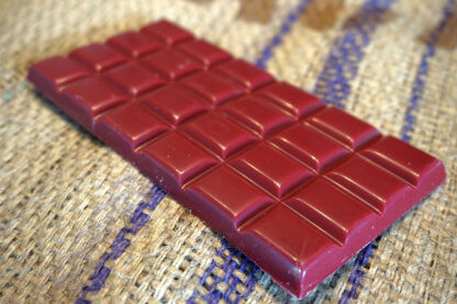 Cass'noisette | Tablette framboise, toute la douceur du chocolat blanc, éveillée par des notes de framboises cuites et confiturées.